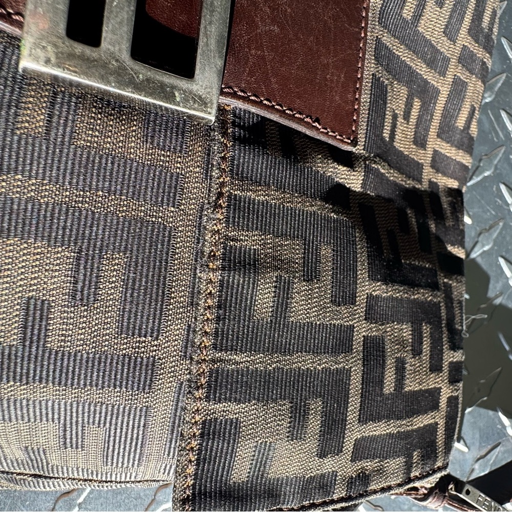 Fendi Vintage Zucca Baguette Shoulder Bag in Brown - Picture 11 of 16